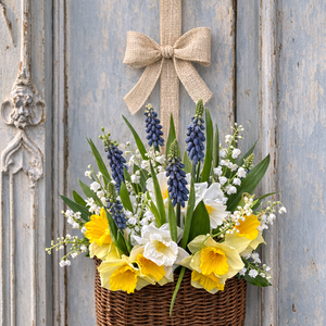 Tavaszi kosárka ajtódísz, Otthon & Életmód, Dekoráció, Ajtó- és ablak dekoráció, Ajtódísz & Kopogtató, Virágkötés, MESKA
