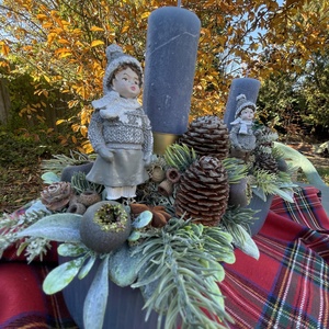 Kislány kékben karácsonyi asztaldísz - otthon & életmód - dekoráció - asztal és polc dekoráció - asztaldísz - Meska.hu