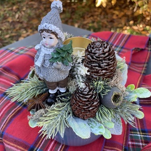 Kisfiú kékben karácsonyi asztaldísz, Otthon & Életmód, Dekoráció, Asztal és polc dekoráció, Asztaldísz, Virágkötés, MESKA