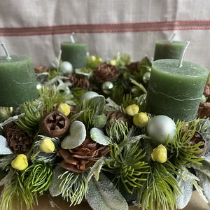 Zöld csillogás adventi koszorú - otthon & életmód - dekoráció - asztal és polc dekoráció - asztaldísz - Meska.hu