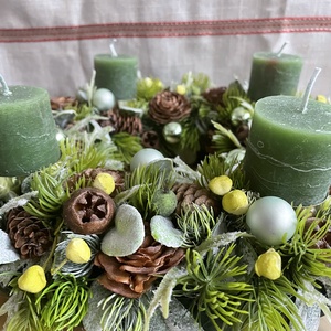 Zöld csillogás adventi koszorú - otthon & életmód - dekoráció - asztal és polc dekoráció - asztaldísz - Meska.hu