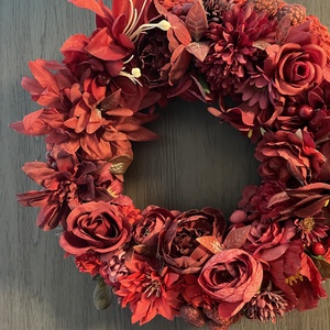 Kopogtató pirosba öltöztetve - otthon & életmód - dekoráció - ajtó- és ablak dekoráció - ajtódísz & kopogtató - Meska.hu