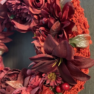 Kopogtató pirosba öltöztetve - otthon & életmód - dekoráció - ajtó- és ablak dekoráció - ajtódísz & kopogtató - Meska.hu