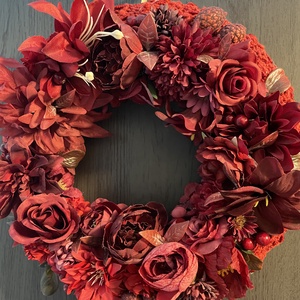 Kopogtató pirosba öltöztetve - otthon & életmód - dekoráció - ajtó- és ablak dekoráció - ajtódísz & kopogtató - Meska.hu