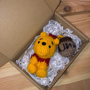 Winnie the pooh bag charm??, Táska & Tok, Kulcstartó & Táskadísz, Táskadísz, Horgolás, Ékszerkészítés, MESKA