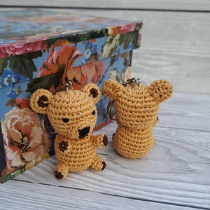 Horgolt mini medve kulcstartó - táska & tok - kulcstartó & táskadísz - kulcstartó - Meska.hu