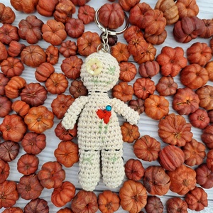 Mini vudu baba Halloween kulcstartó - táska & tok - kulcstartó & táskadísz - kulcstartó - Meska.hu
