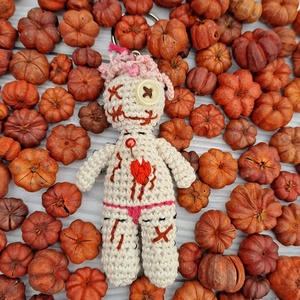 Mini vudu baba Halloween kulcstartó - Meska.hu