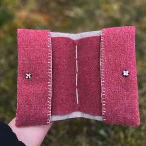 Kézzel varrott utazós varrós tárca, gyapjúfilcből, Otthon & Életmód, Lakástextil, Varrókellék, Varrás, MESKA