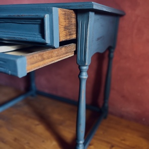 Vintage polgári kis asztal felújított  - otthon & életmód - bútor - asztal - Meska.hu