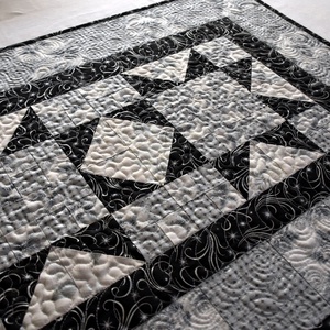 Ünnepi ezüst futó, Otthon & Életmód, Konyhafelszerelés, tálalás, Tálalás, Terítő, Varrás, Patchwork, foltvarrás, MESKA