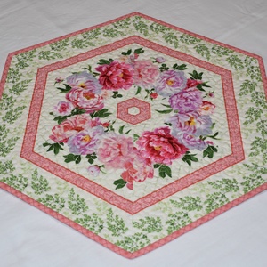 Virágoskert asztalközép, Otthon & Életmód, Konyhafelszerelés, tálalás, Tálalás, Terítő, Patchwork, foltvarrás, Varrás, MESKA