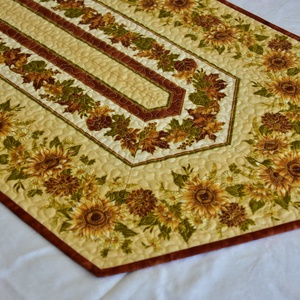 Arany napraforgók, Otthon & Életmód, Konyhafelszerelés, tálalás, Tálalás, Terítő, Patchwork, foltvarrás, Varrás, MESKA