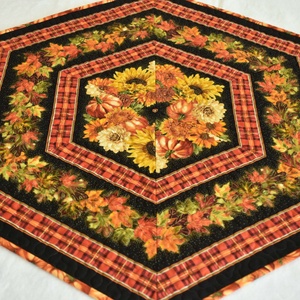 Őszi virágok asztalközép, Otthon & Életmód, Konyhafelszerelés, tálalás, Tálalás, Terítő, Varrás, Patchwork, foltvarrás, MESKA