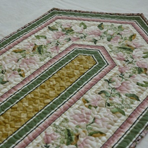 Magnólia futó, Otthon & Életmód, Konyhafelszerelés, tálalás, Tálalás, Terítő, Varrás, Patchwork, foltvarrás, MESKA