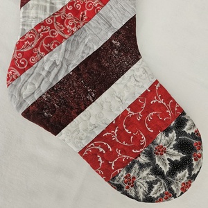 Mikulás csizma - bordó-ezüst, jobbos, Karácsony, Mikulás, Mikulás zsák, zokni, csizma, Varrás, Patchwork, foltvarrás, MESKA