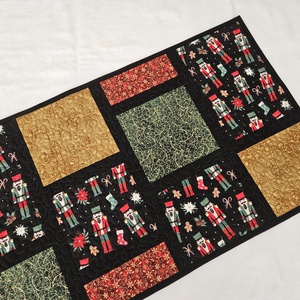 Diótörő futó, Karácsony, Karácsonyi lakásdekoráció, Ünnepi asztaldekoráció, Patchwork, foltvarrás, Varrás, MESKA