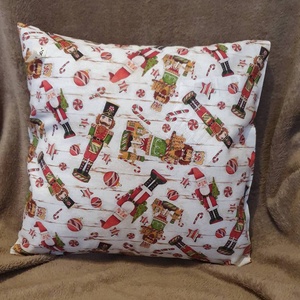 Diótörő mintás párnahuzat - Meska.hu