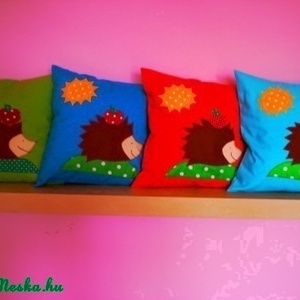  Pisztáciazöld sünis párna  - baba - mama - babaszoba dekoráció - gyerek díszpárna - Meska.hu