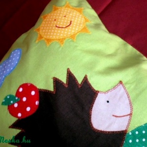  Pisztáciazöld sünis párna  - baba - mama - babaszoba dekoráció - gyerek díszpárna - Meska.hu