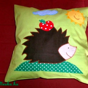  Pisztáciazöld sünis párna  - Meska.hu