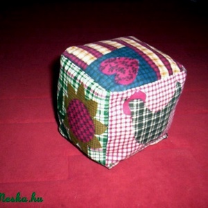 Csörgős baba kocka patchwork mintával - játék & sport - 3 éves kor alattiaknak - babakocka - Meska.hu