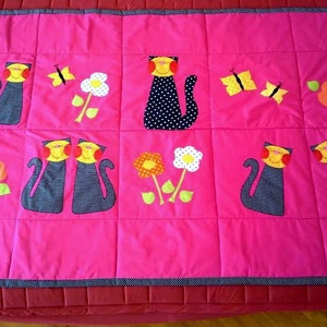 Mi újság, cicamica? (1965) Pöttyös cicás ágytakaró és falvédő- megrendelésre! - baba - mama - babaszoba-dekoráció - falvédő gyerekszobába - Meska.hu