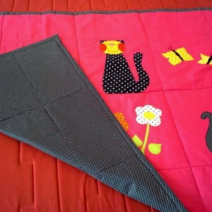 Mi újság, cicamica? (1965) Pöttyös cicás ágytakaró és falvédő- megrendelésre! - baba - mama - babaszoba-dekoráció - falvédő gyerekszobába - Meska.hu