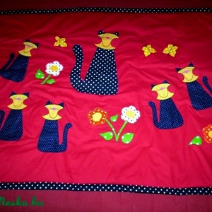 Mi újság, cicamica? (1965) Pöttyös cicás ágytakaró és falvédő- megrendelésre! - baba - mama - babaszoba-dekoráció - falvédő gyerekszobába - Meska.hu