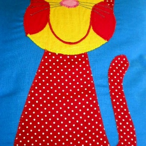 Vidámság örs... Facebookkék piros apró pöttyös cicás párna  - baba - mama - babaszoba dekoráció - gyerek díszpárna - Meska.hu