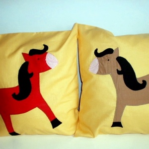 Vaníliasárga lovacskás párna - baba - mama - babaszoba dekoráció - gyerek díszpárna - Meska.hu