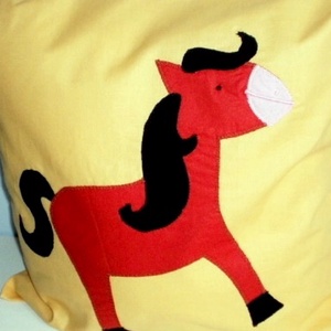 Vaníliasárga lovacskás párna - baba - mama - babaszoba dekoráció - gyerek díszpárna - Meska.hu