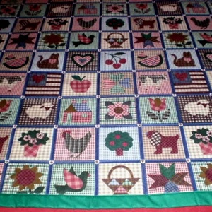 Patchwork mintás játszószőnyegszőnyeg ajándék csörgős textil babakockával! - Meska.hu