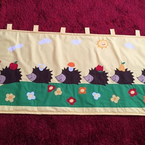 Sün Balázsos falvédő vaníliasárga alapon, Otthon & Életmód, Babaszoba, gyerekszoba, Falvédő gyerekszobába, Patchwork, foltvarrás, MESKA