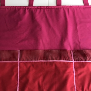 Érik a málna...Pink falvédő piros zsebekkel - otthon & életmód - babaszoba, gyerekszoba - falvédő gyerekszobába - Meska.hu