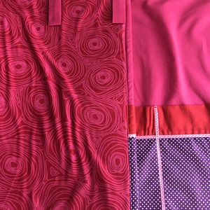Pink falvédő lila pettyes zsebekkel - otthon & életmód - babaszoba, gyerekszoba - falvédő gyerekszobába - Meska.hu