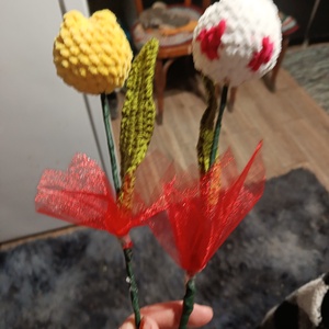 Horgolt Tulipán Nőnapra - kellékek & szerszámok - dekorációs kellékek - virágfej - Meska.hu