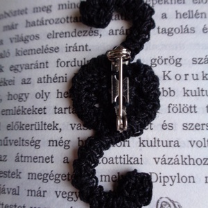 Paragrafus kitűző - ékszer - kitűző és bross - Meska.hu