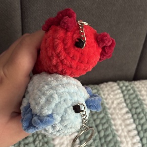 horgolt axolotl páros kulcstartó - táska & tok - kulcstartó & táskadísz - kulcstartó - Meska.hu