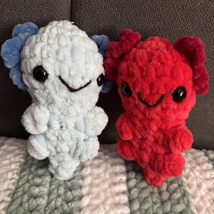 horgolt axolotl páros kulcstartó - táska & tok - kulcstartó & táskadísz - kulcstartó - Meska.hu