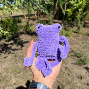 Horgolt hosszú lábú béka amigurumi (Leggy froggy) - játék & sport - plüssállat & játékfigura - béka - Meska.hu