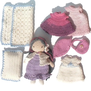 Majsa baba ruhatárral, kézzel készített öltöztethető baba díszdobozban. -  - Meska.hu