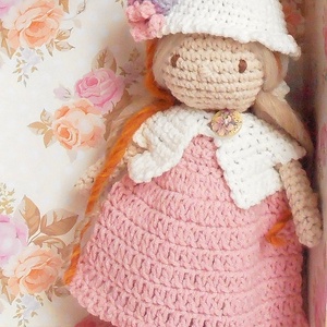 Emma baba ruhatárral, kézzel készített öltöztethető baba díszdobozban. - játék & sport - baba & babaház - öltöztethető baba - Meska.hu