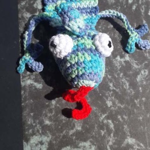 Bert, kaméleon könyvjelző, puha horgolt 3D állatka - otthon & lakás - papír írószer - könyvjelző - Meska.hu Bert, kaméleon könyvjelző, puha horgolt 3D állatka - otthon & lakás - papír írószer - könyvjelző - Meska.hu