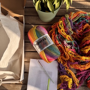 Első horgolt kendőm � DIY horgoló alkotócsomag - piros-sárga színben  - Meska.hu