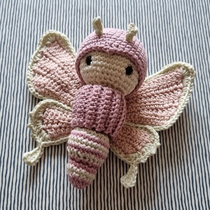Horgolt rózsaszín pillangó amigurumi - játék & sport - plüssállat & játékfigura - más figura - Meska.hu