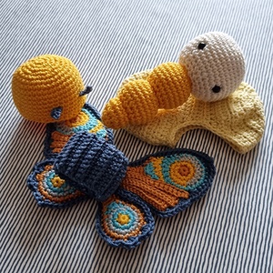 Horgolt kék-sárga pillangó amigurumi - játék & sport - plüssállat & játékfigura - más figura - Meska.hu