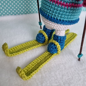 Horgolt síelő jegesmedve amigurumi - játék & sport - plüssállat & játékfigura - maci - Meska.hu