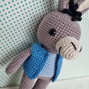 Horgolt szamár amigurumi kék mellényben - játék & sport - plüssállat & játékfigura - ló - Meska.hu