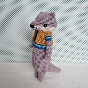 Horgolt vidra amigurumi okker mellényben - játék & sport - plüssállat & játékfigura - más figura - Meska.hu